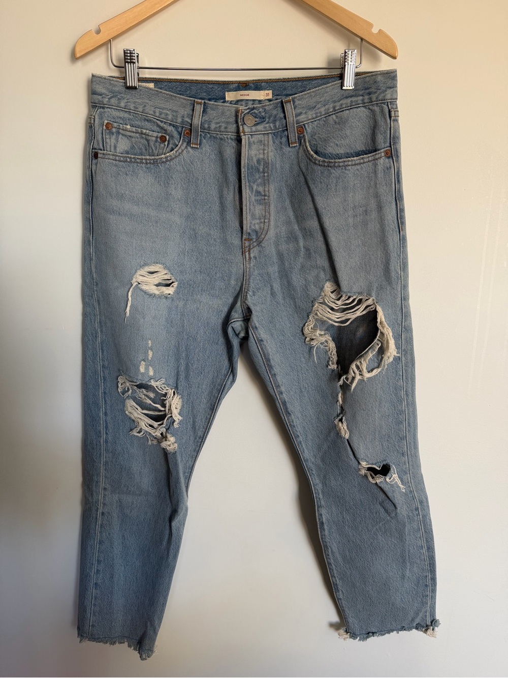 Levi’s Wedgie Fit Jeans | Distressed Light Wash | Button Fly | Size 31
